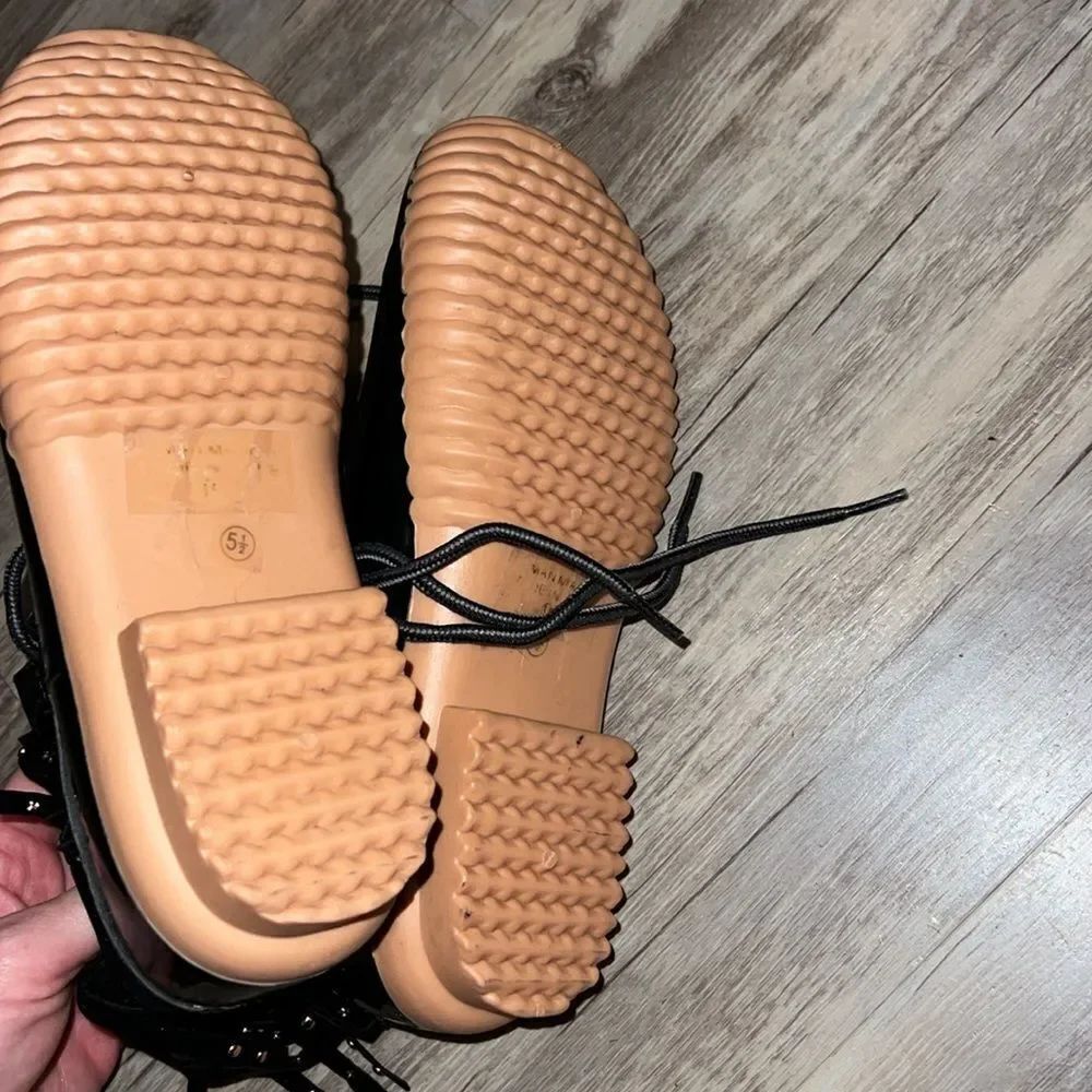 Daily Shoes  - Picture 3 of 3